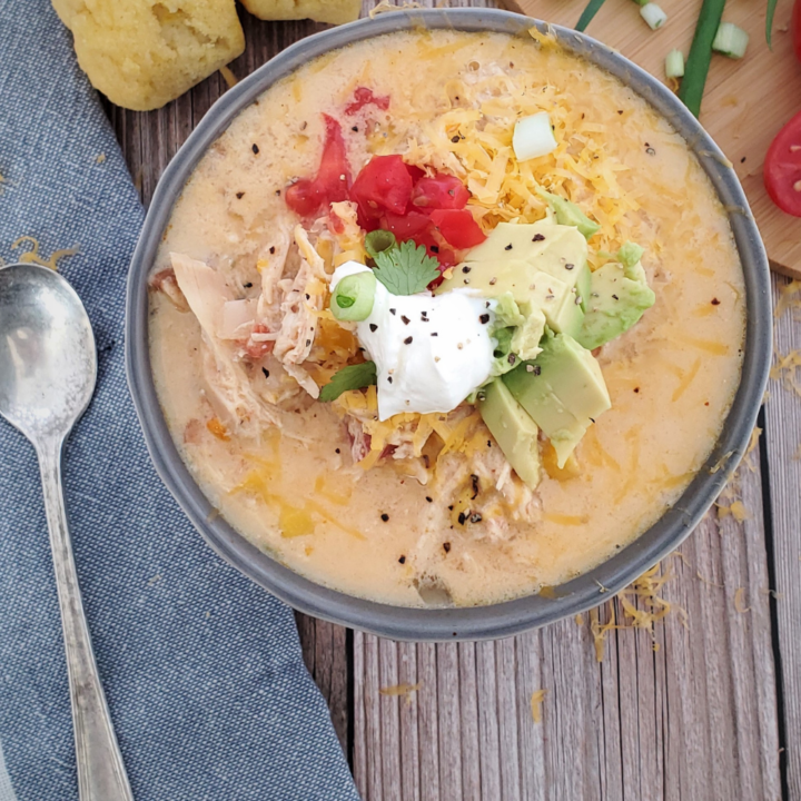 LOW CARB WHITE CHICKEN CHILI SLOW COOKER